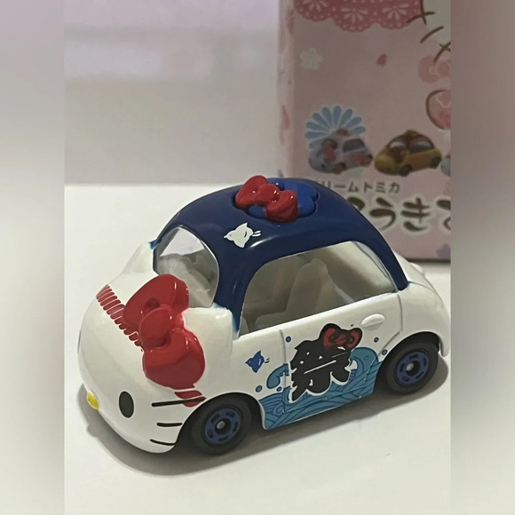 Takara Tomy Sanrio Hello Kitty DieCast Car - Picture 2 of 11